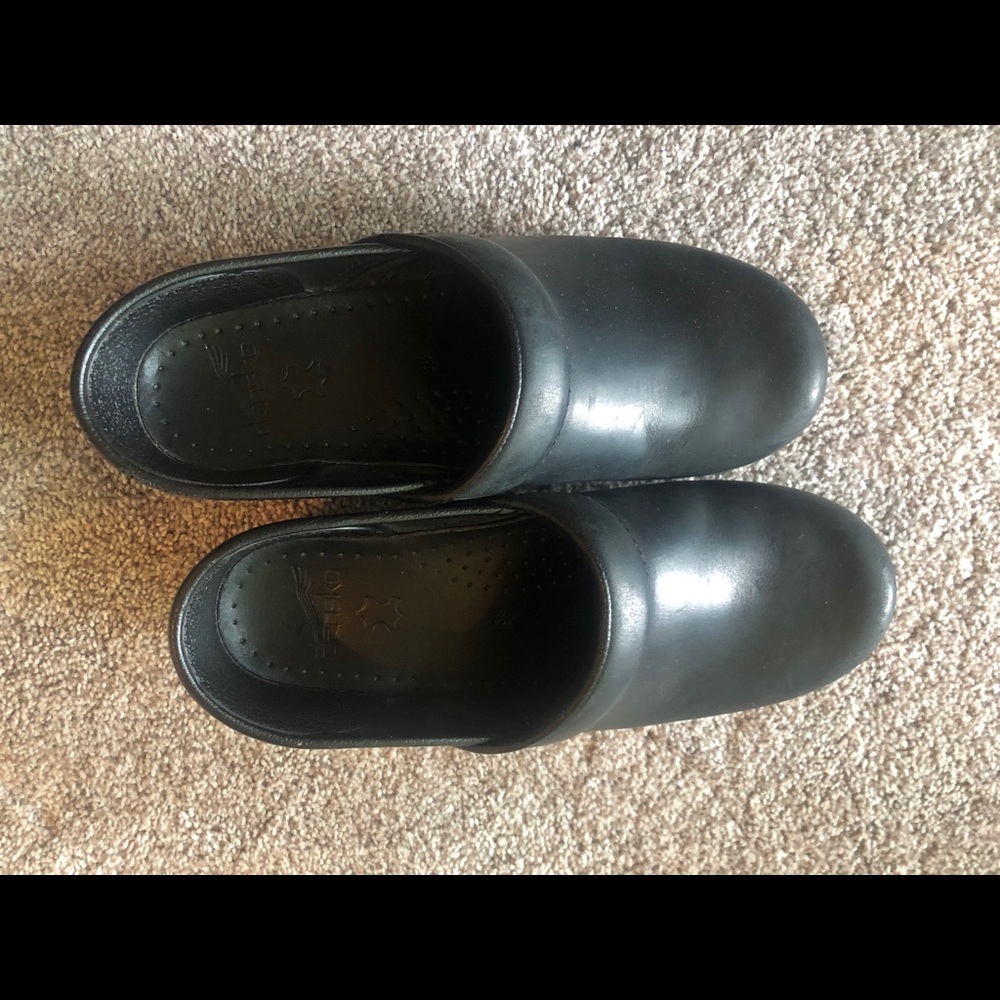 Dansko black clogs 38 7.5 8 leather shoes
